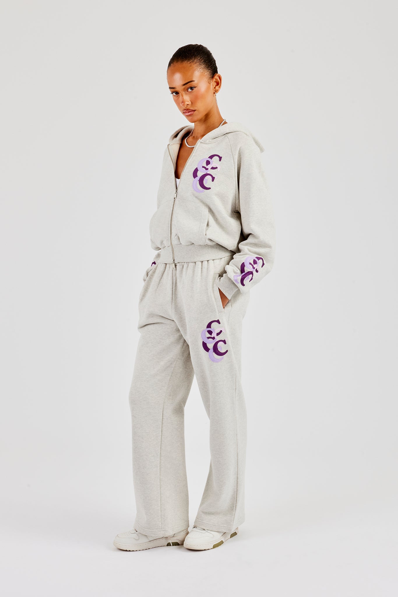 Kurzer, mehrlagiger Kapuzenpullover mit Reißverschluss und weitem Bein – Aschgrau